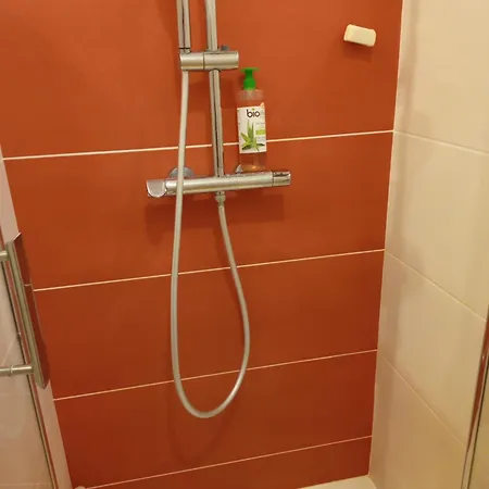 Privee Chez Sabine Au 4eme Etage Sans Ascenseur Séjour chez l'habitant *